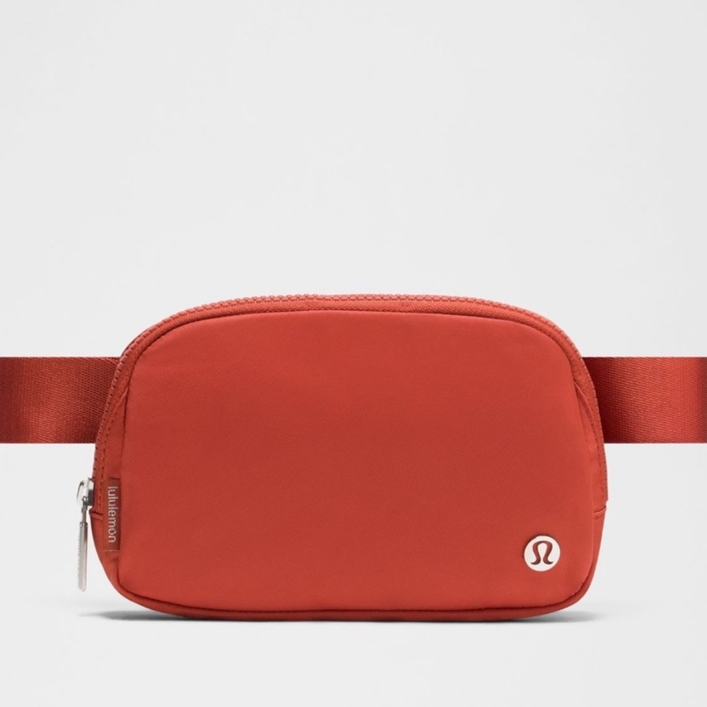 NWT Lululemon Everywhere Belt Bag with Long Strap 1L